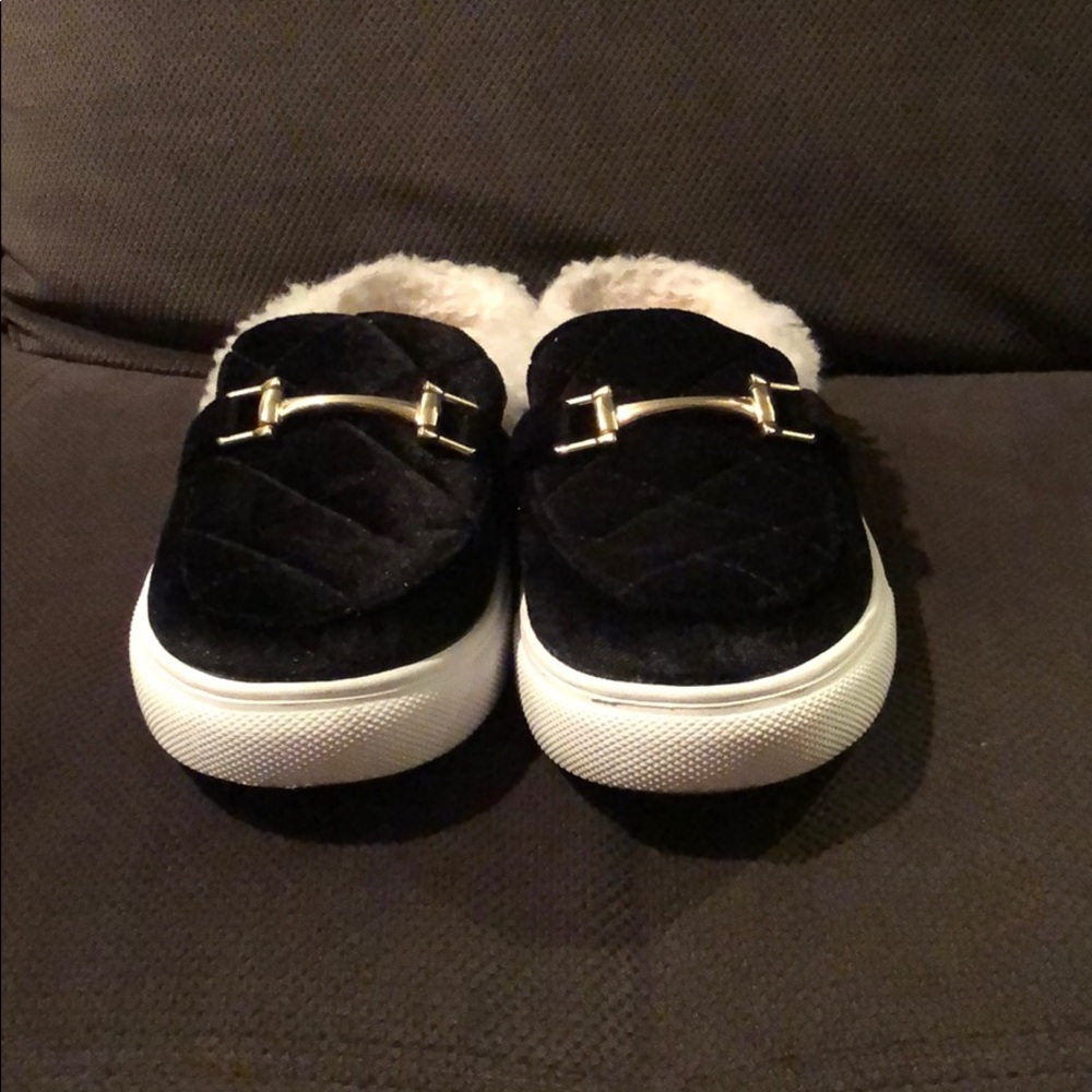 Jessica Simpson Black Velvet Sherling Slip-ons